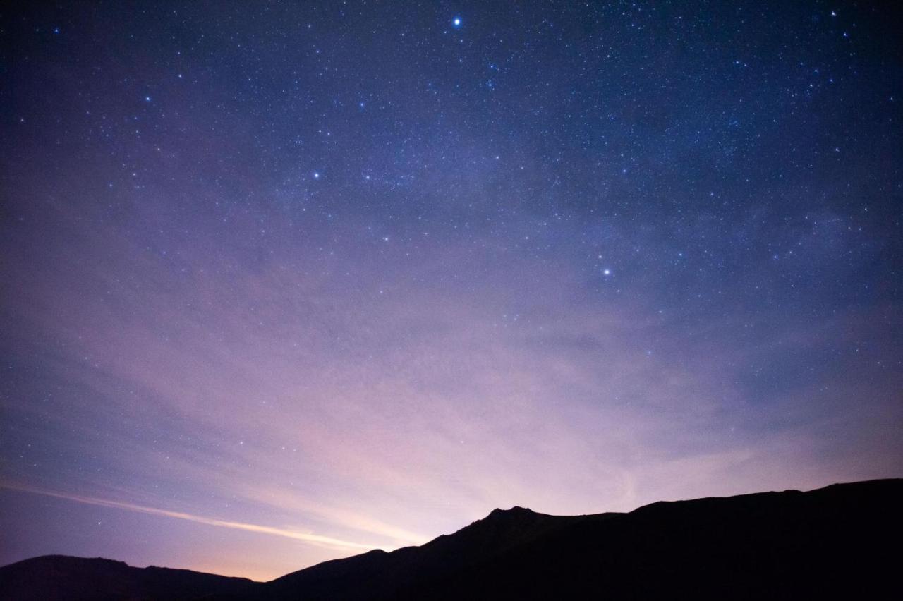 Hotel Camino De Las Estrellas Serranillos Bagian luar foto