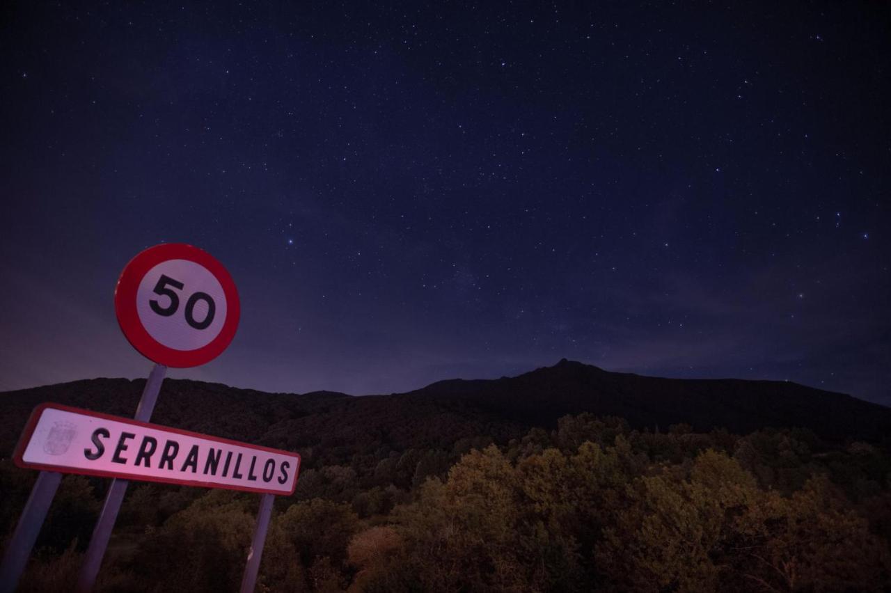 Hotel Camino De Las Estrellas Serranillos Bagian luar foto